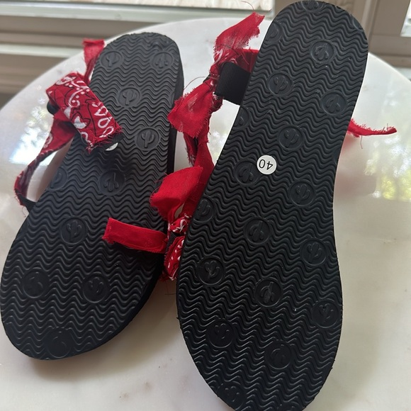 NWOT Arizona Love Trekky - never worn - Picture 2 of 2